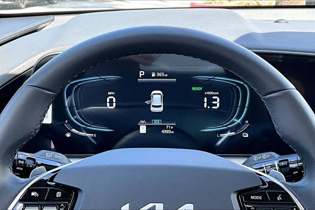 Certified 2025 Kia Niro EX Touring FWD image 13
