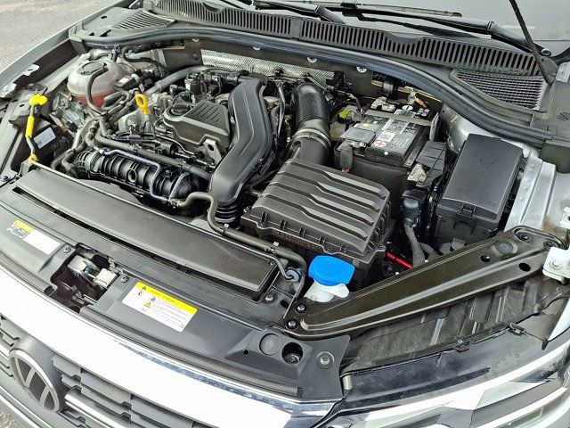 Used 2023 Volkswagen Jetta SE w/ Panoramic Sunroof Package FWD image 32