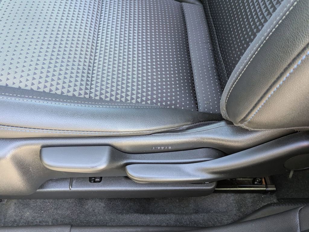 Used 2025 Chevrolet Trax LT w/ LT Convenience Package image 14