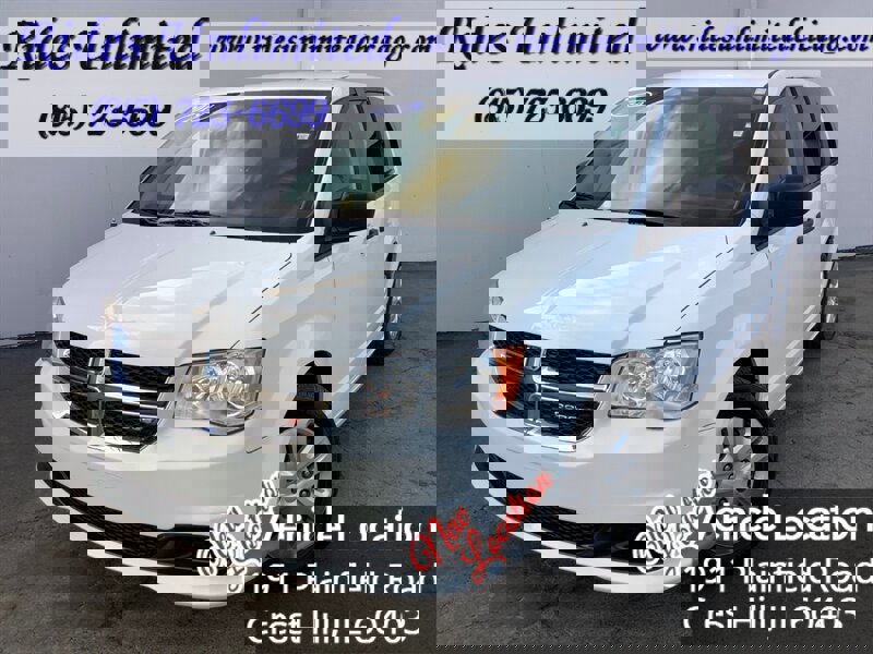 Used 2019 Dodge Grand Caravan SE image 2