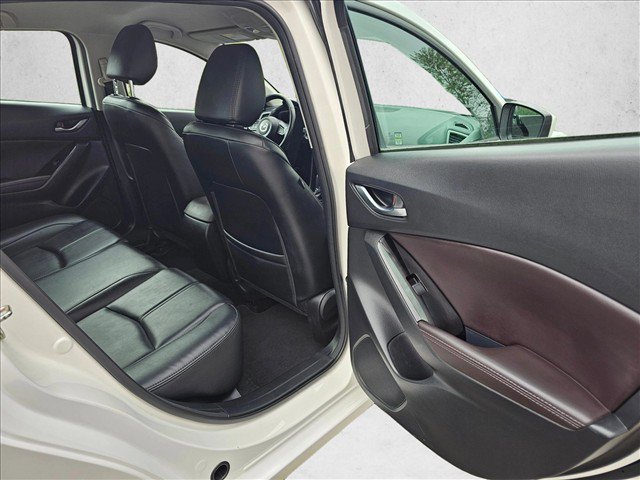 Used 2018 MAZDA MAZDA3 Touring FWD image 14
