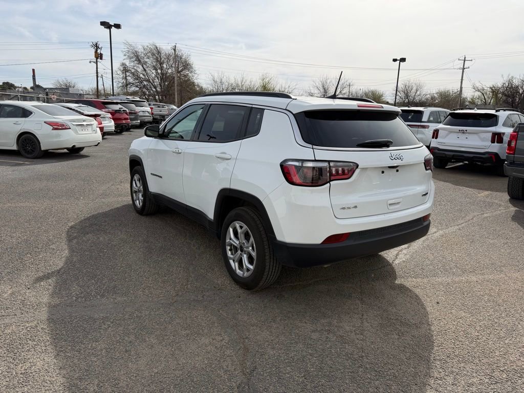 Used 2025 Jeep Compass Latitude image 4