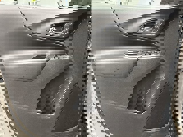 Used 2018 Chevrolet Equinox LT image 9