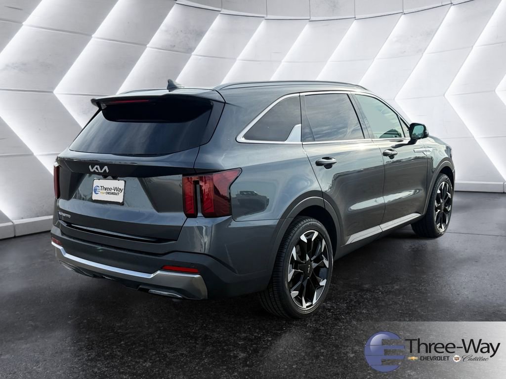 Used 2024 Kia Sorento EX w/ Panoramic Sunroof Package image 5