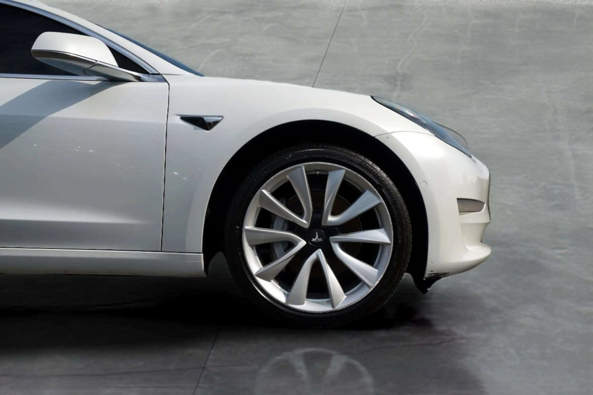 Used 2019 Tesla Model 3 Standard Range RWD image 9