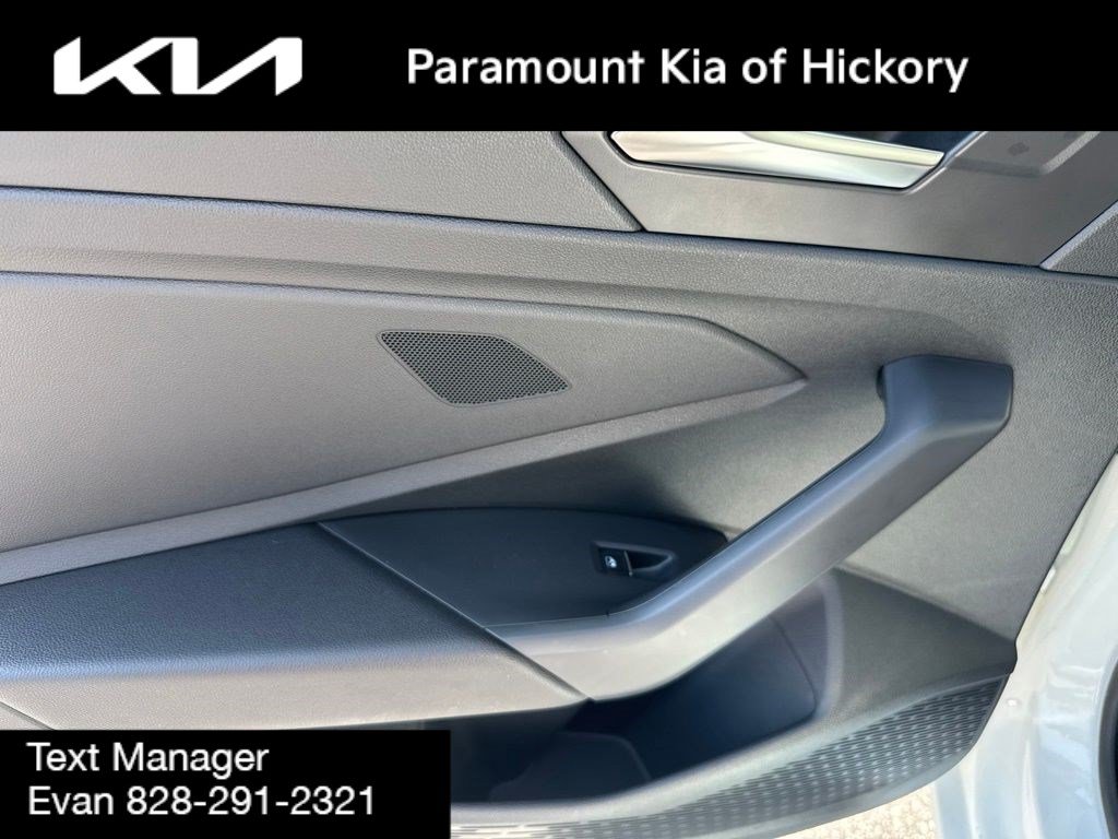 Used 2023 Volkswagen Jetta SE FWD image 12