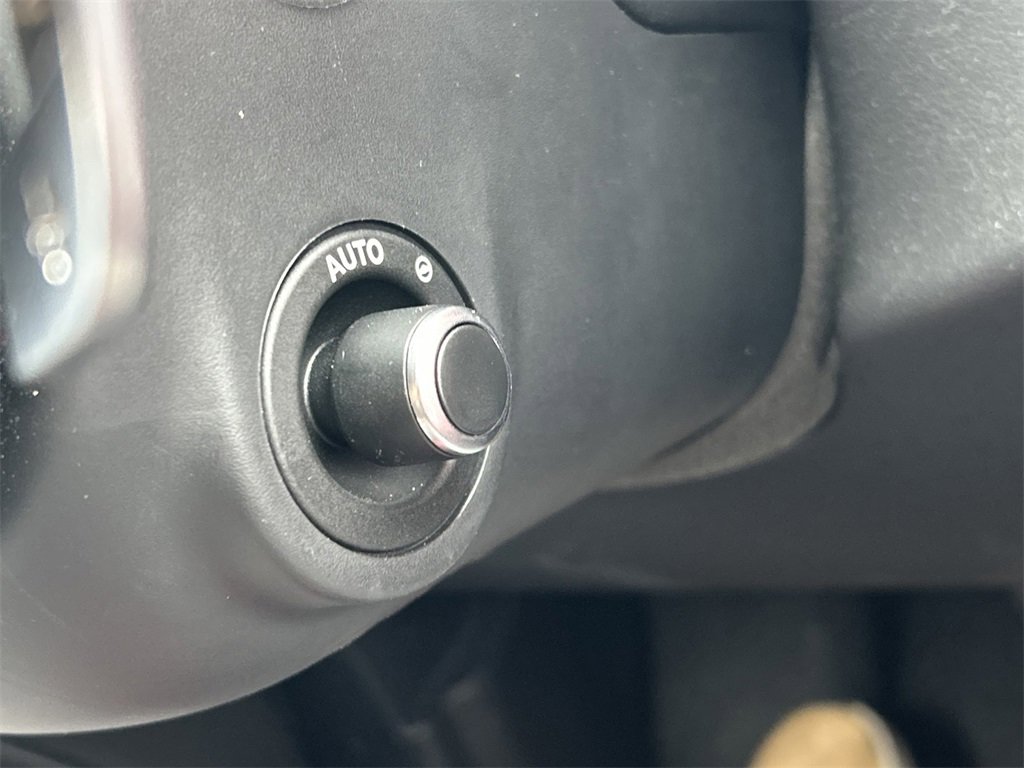 Used 2024 Jaguar F-PACE R-Dynamic S image 38