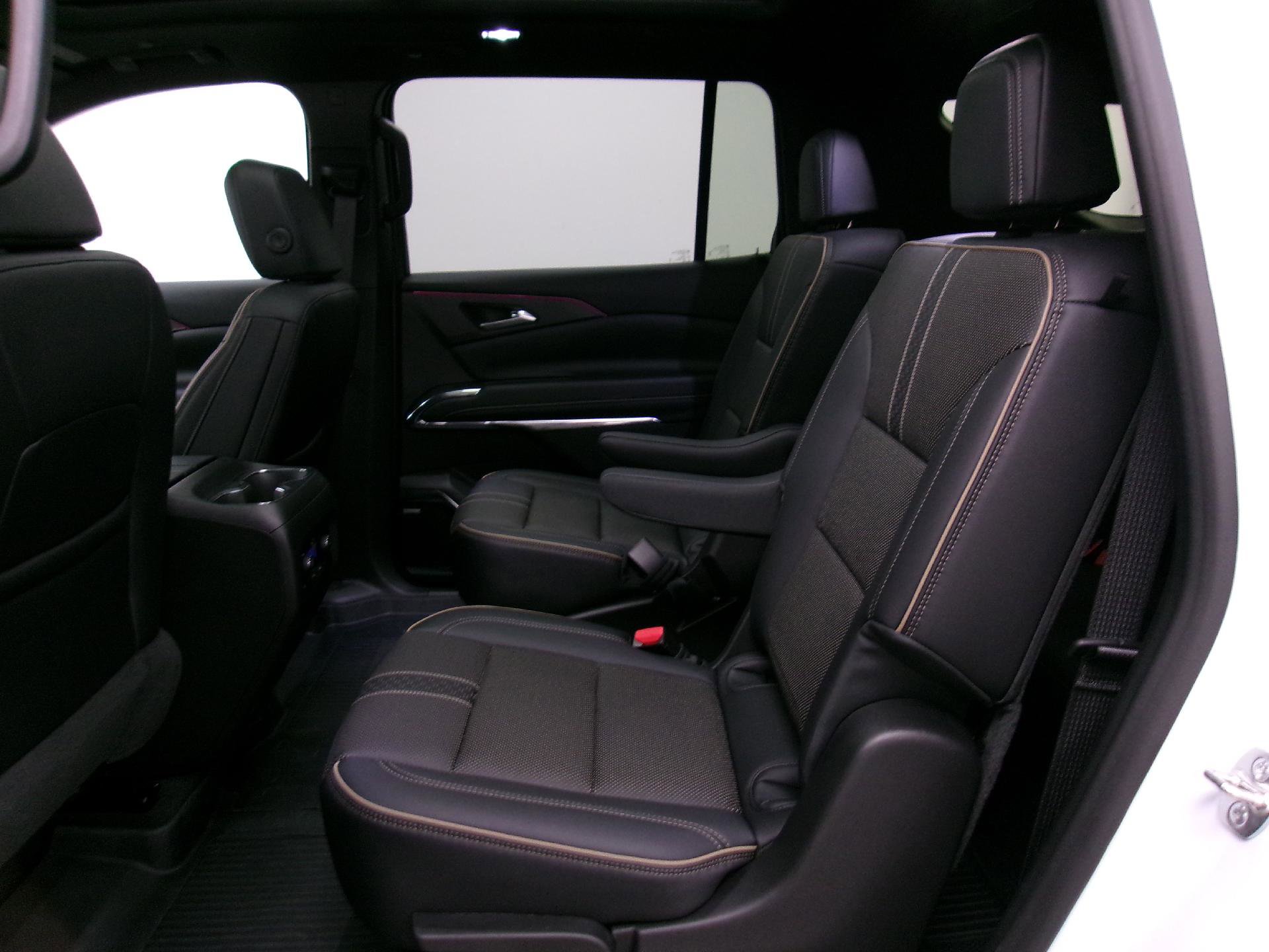 New 2026 Chevrolet Traverse High Country w/ LPO, Floor Liner Package image 10