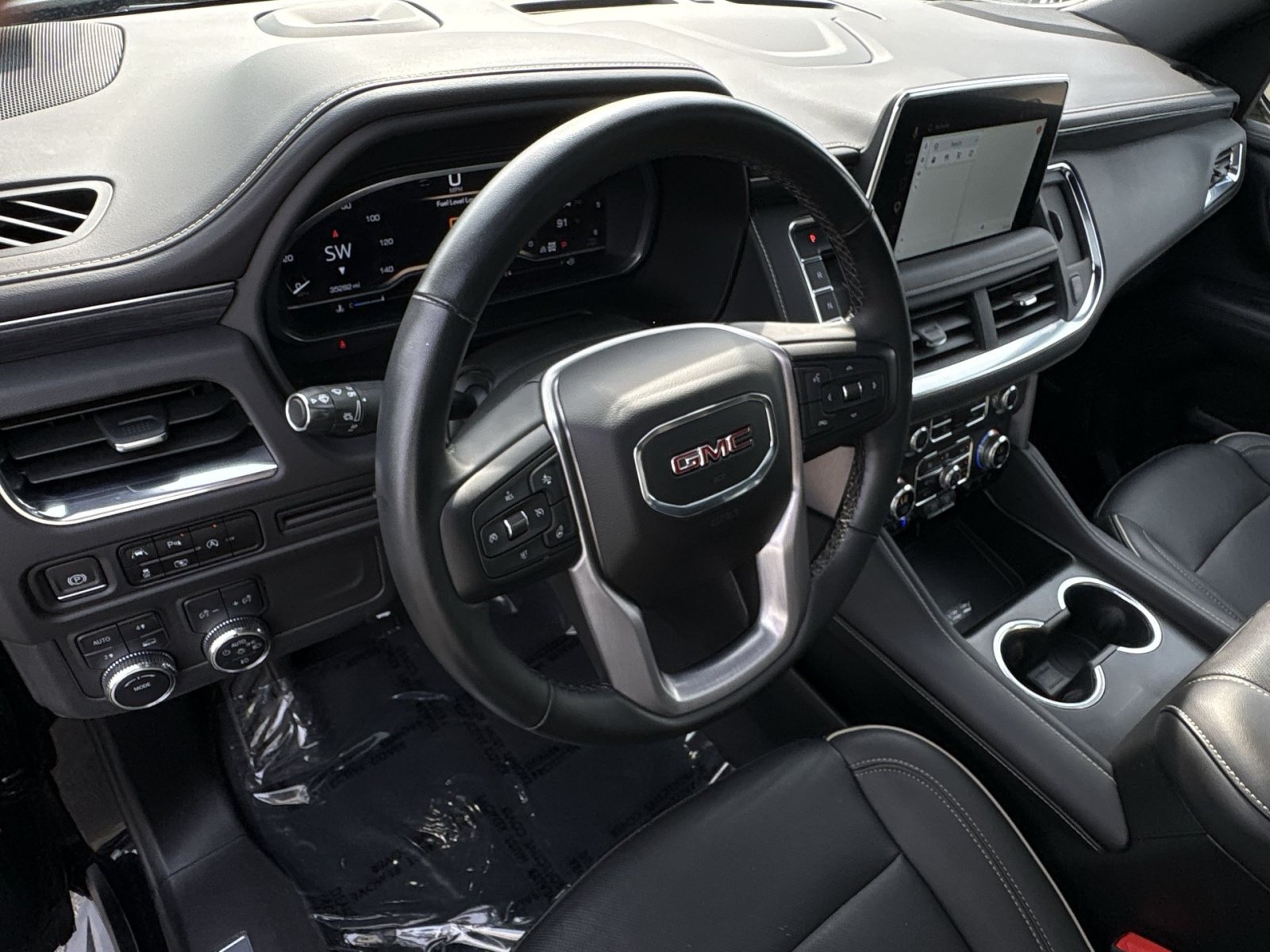 Used 2023 GMC Yukon SLT w/ SLT Premium Package AWD/4WD image 16