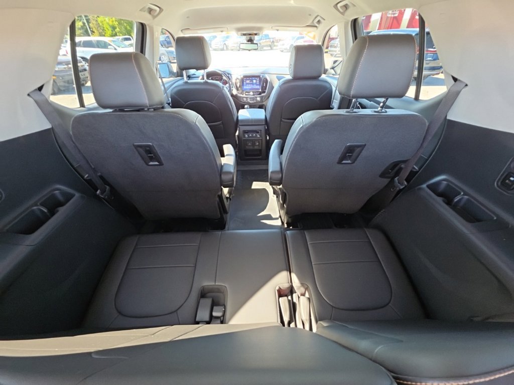 Used 2021 Chevrolet Traverse RS FWD image 46