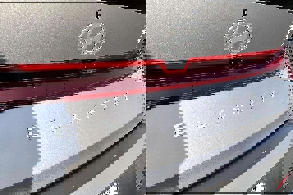 Used 2025 Hyundai Elantra Sport image 8