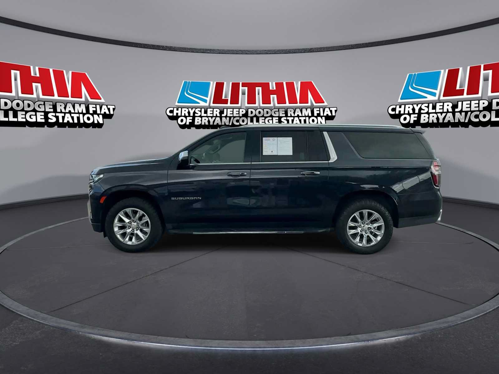 Used 2022 Chevrolet Suburban Premier AWD/4WD image 5