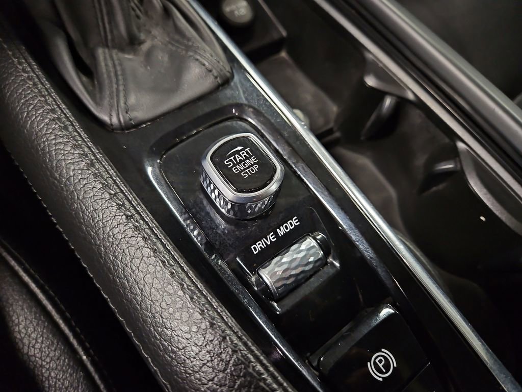 Used 2018 Volvo XC90 T6 Momentum w/ Convenience Package image 24
