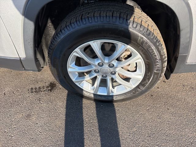 Used 2019 Jeep Cherokee Latitude w/ Cold Weather Group image 40