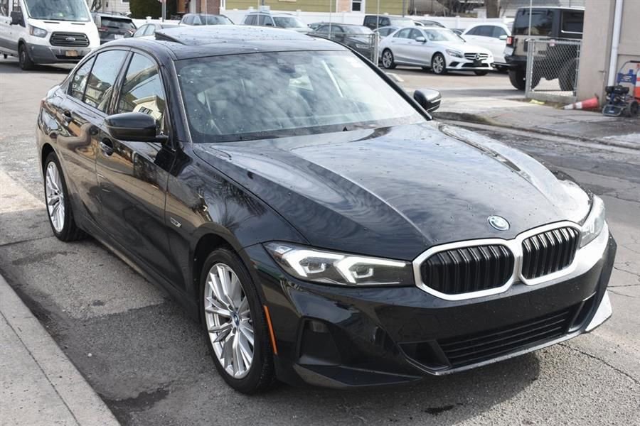 Used 2024 BMW 330e image 4