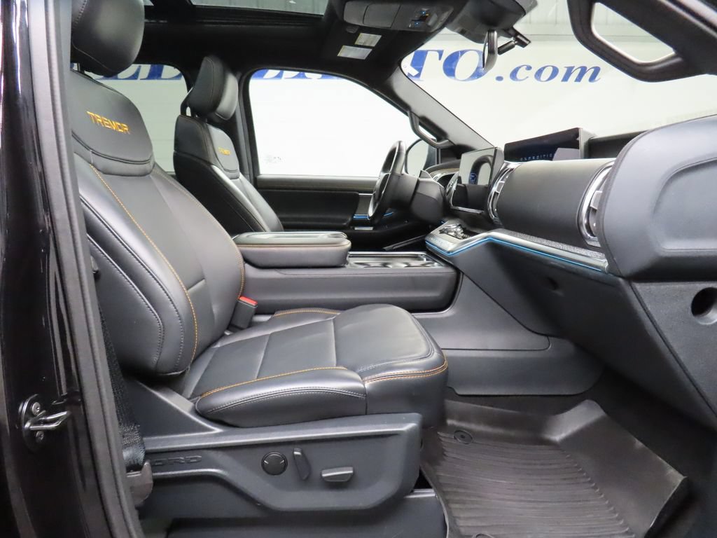 Used 2025 Ford Expedition Tremor AWD/4WD image 31