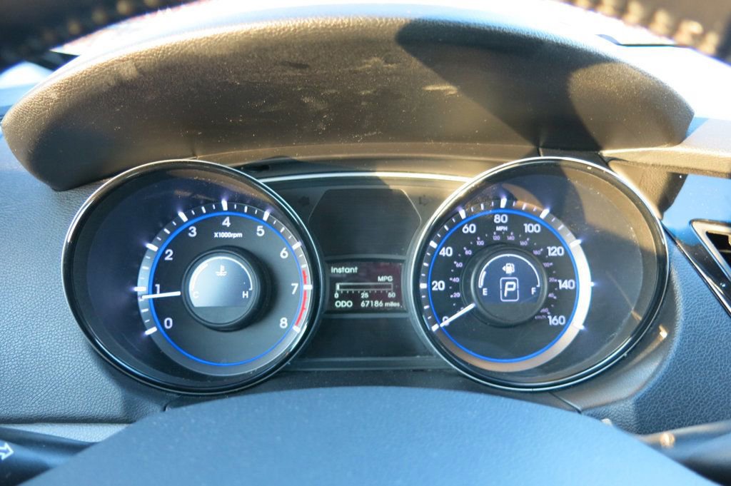 Used 2013 Hyundai Sonata Limited w/ Premium Pkg image 23