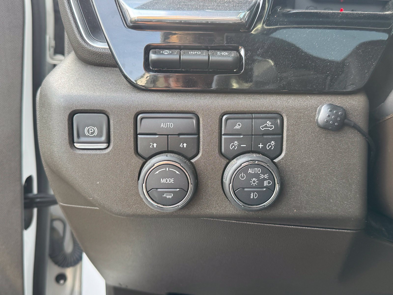Used 2025 Chevrolet Silverado 1500 LTZ w/ LTZ Premium Package AWD/4WD image 16