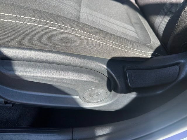 Used 2025 Hyundai Venue FWD image 21