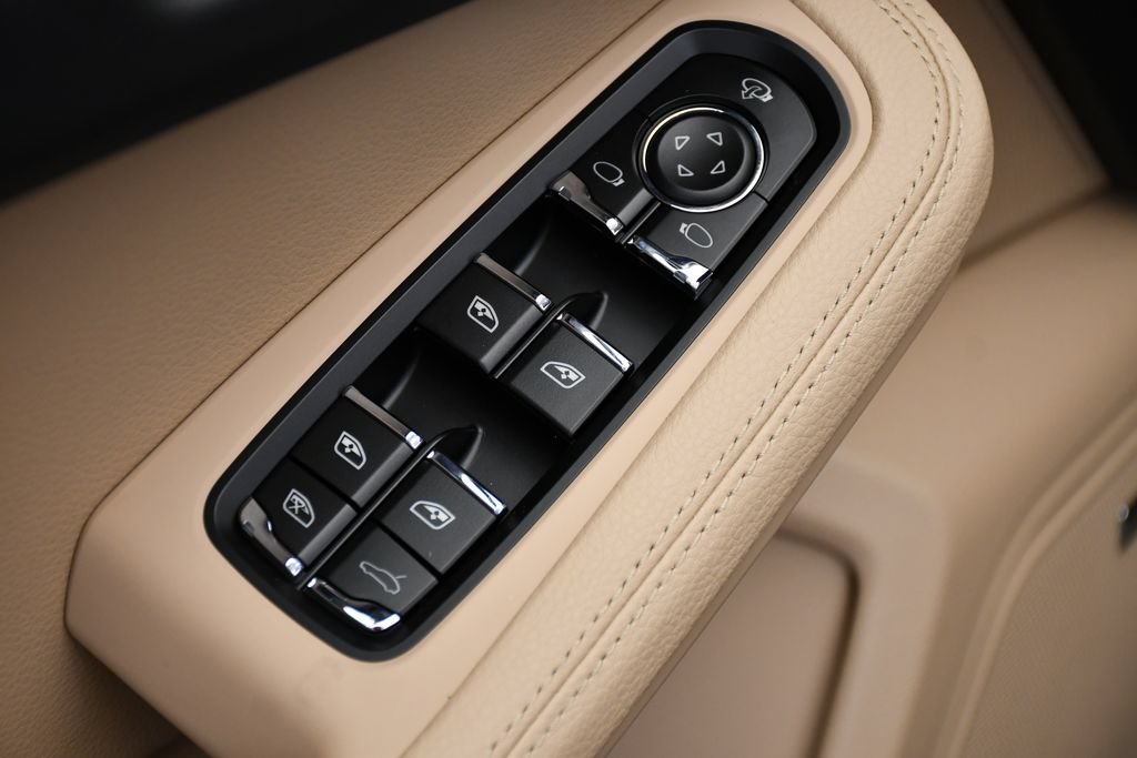 Certified 2026 Porsche Macan Turbo AWD/4WD image 35