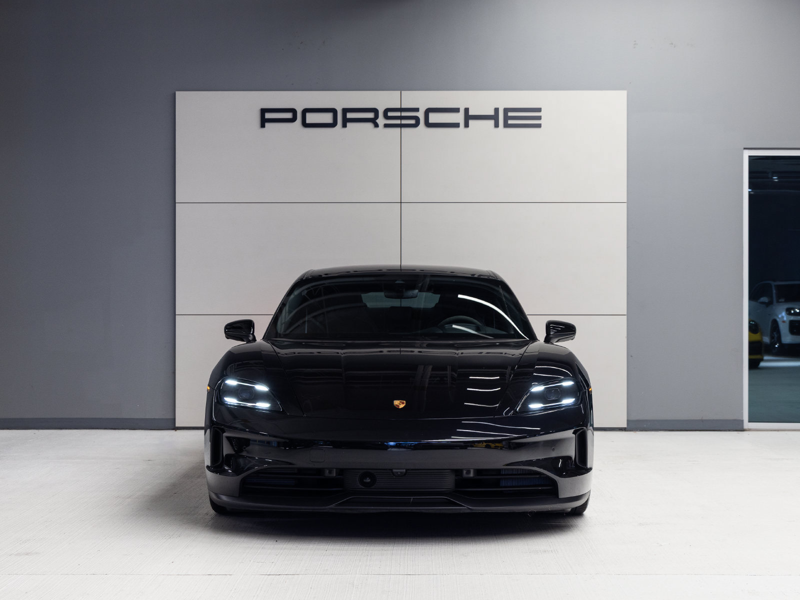 Certified 2025 Porsche Taycan AWD/4WD image 10