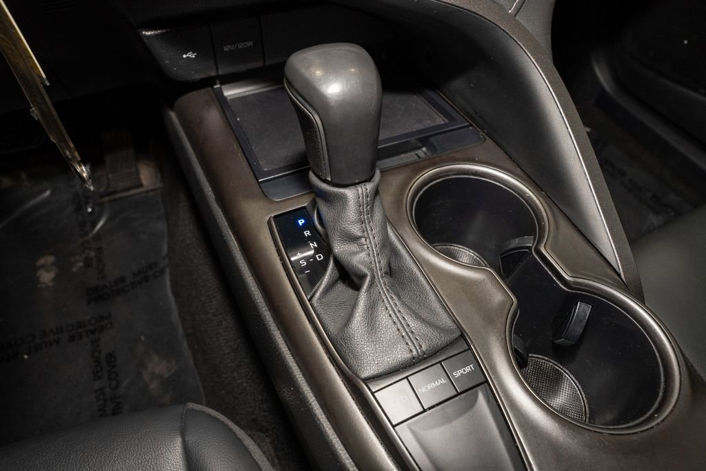 Used 2024 Toyota Camry SE image 14