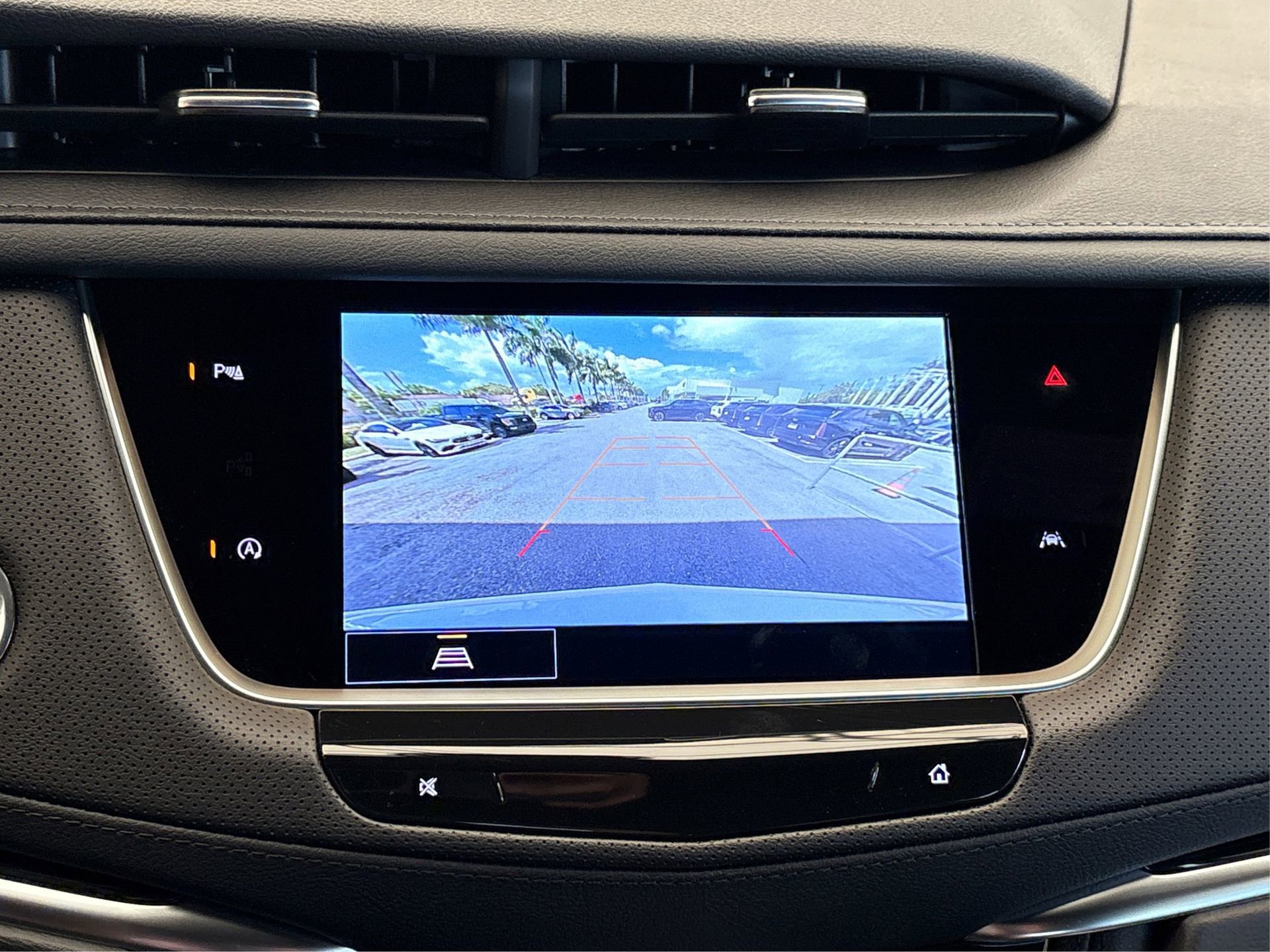 New 2025 Cadillac XT6 Luxury image 24