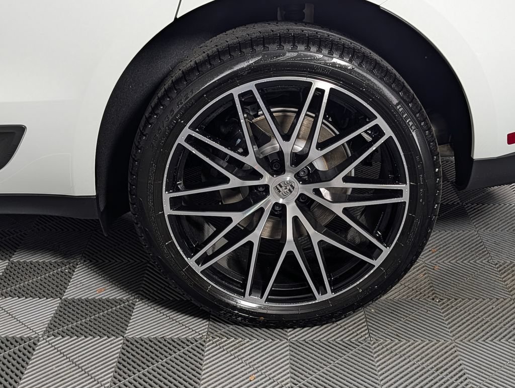 New 2026 Porsche Macan Turbo AWD/4WD image 12