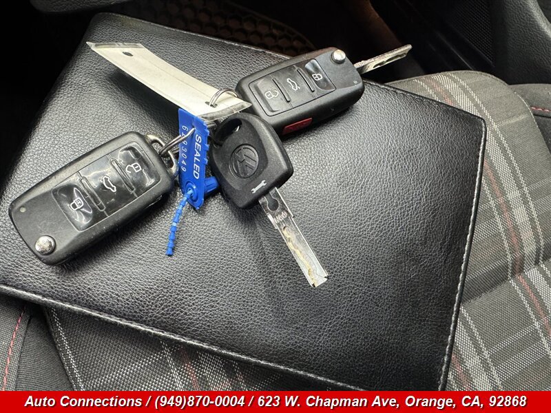 Used 2012 Volkswagen Golf 4-Door FWD image 30