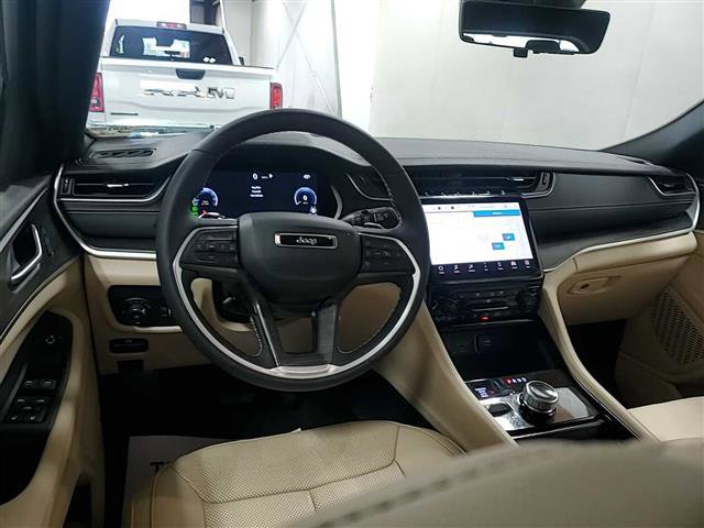 Used 2024 Jeep Grand Cherokee L Limited w/ Luxury Tech Group II image 8