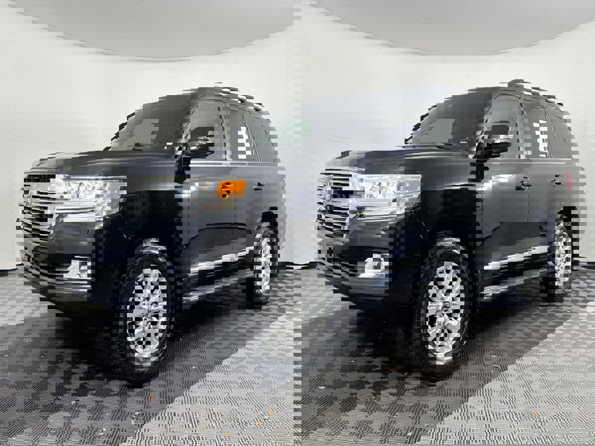 Used 2017 Toyota Land Cruiser image 45