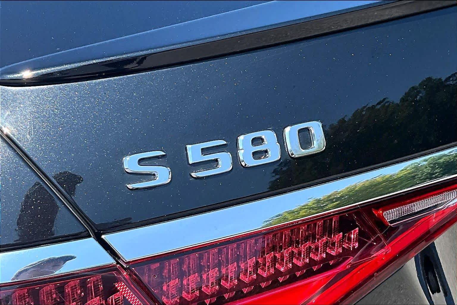 Used 2021 Mercedes-Benz S 580 4MATIC Sedan w/ AMG Line image 32