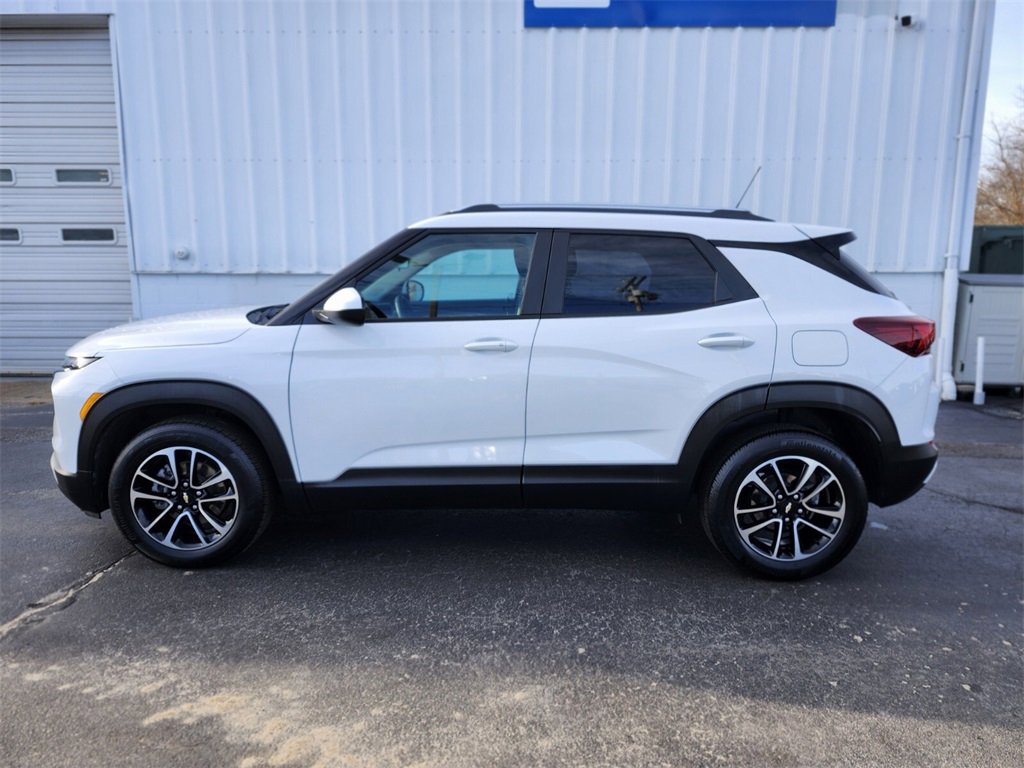 Used 2024 Chevrolet TrailBlazer LT w/ LT Cold Weather Package image 2