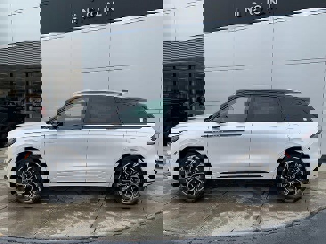 New 2026 Lincoln Nautilus Reserve image 9