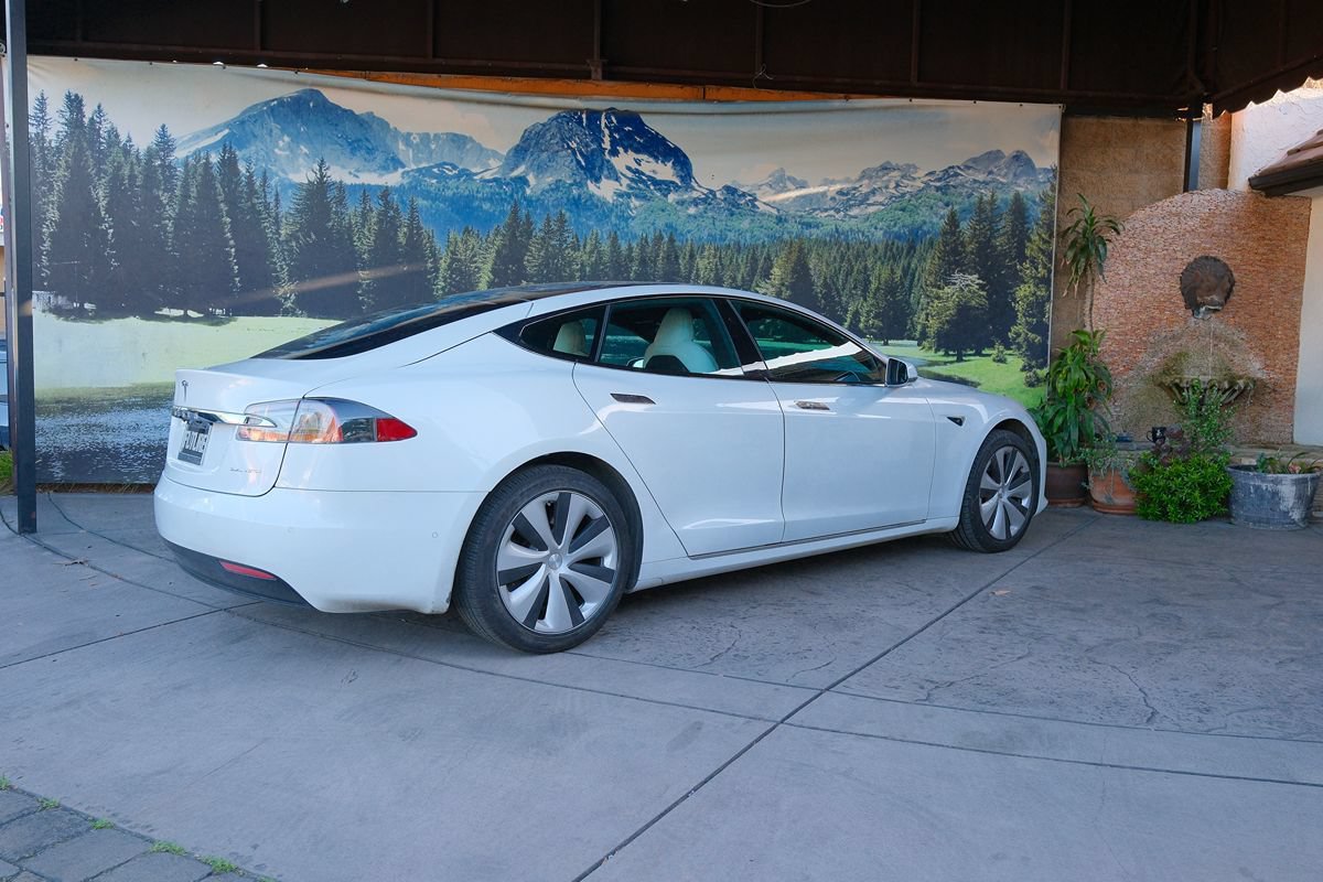 Used 2020 Tesla Model S Long Range Plus image 5