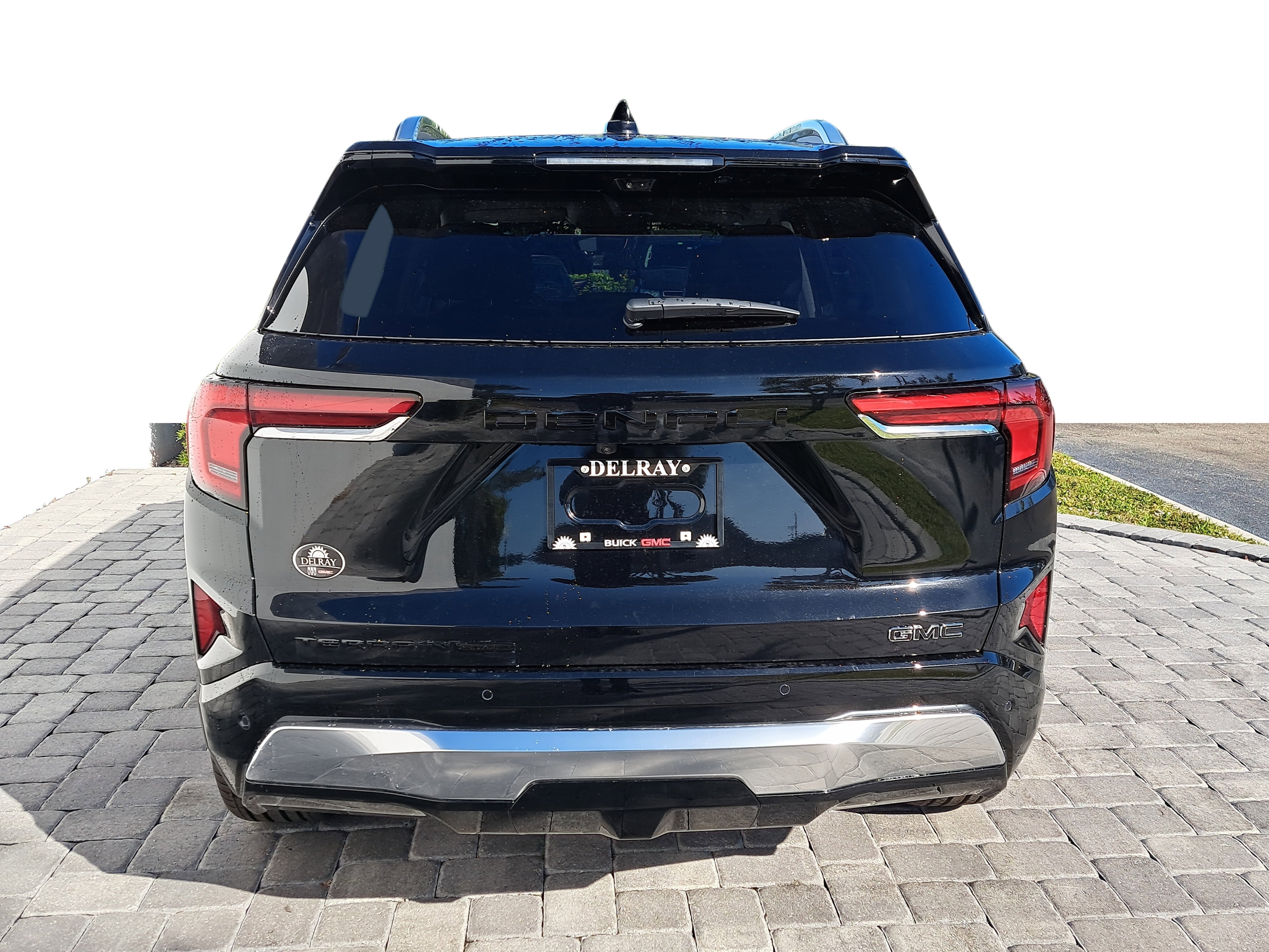 New 2026 GMC Terrain Denali w/ LPO, Black Badging Package image 5