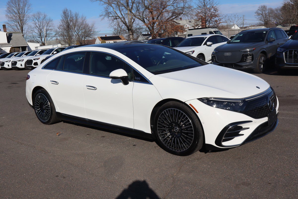 Used 2024 Mercedes-Benz EQS 580 4MATIC Sedan image 3
