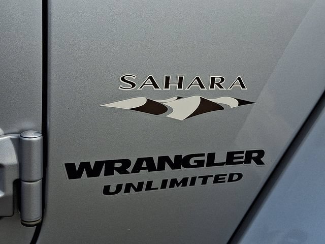 Used 2017 Jeep Wrangler Unlimited Sahara w/ Dual Top Group AWD/4WD image 29