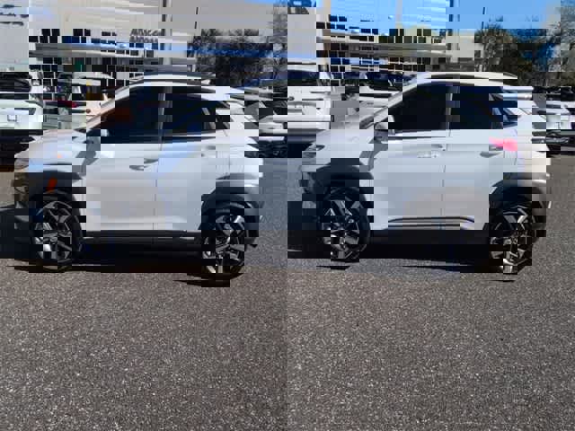 Used 2021 Hyundai Kona Limited w/ Cargo Package image 5