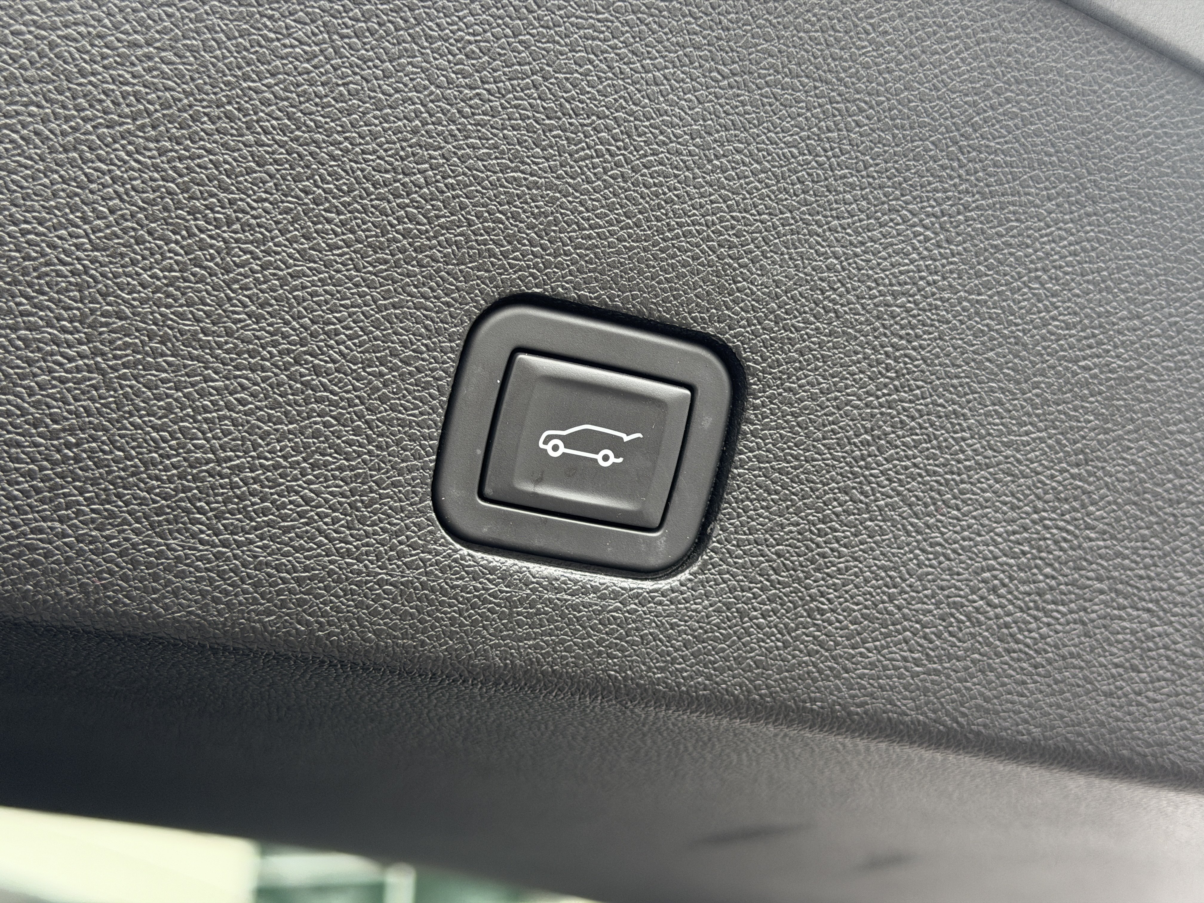 Certified 2024 Cadillac XT6 Luxury w/ LPO, Floor Liner Package FWD image 12