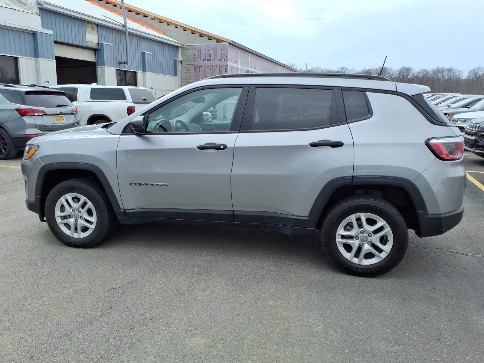 Used 2018 Jeep Compass Sport w/ Tech Group image 8