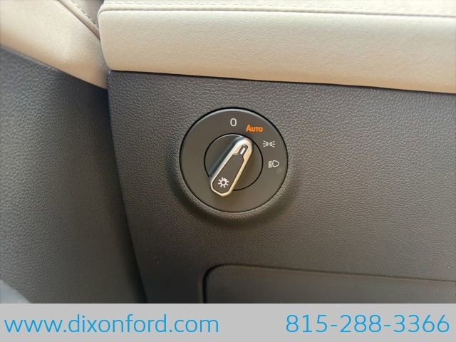 New 2026 Volkswagen Taos SE image 17