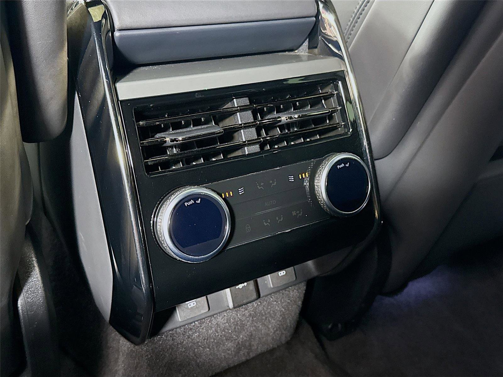 Used 2024 Land Rover Range Rover Sport Dynamic SE image 16