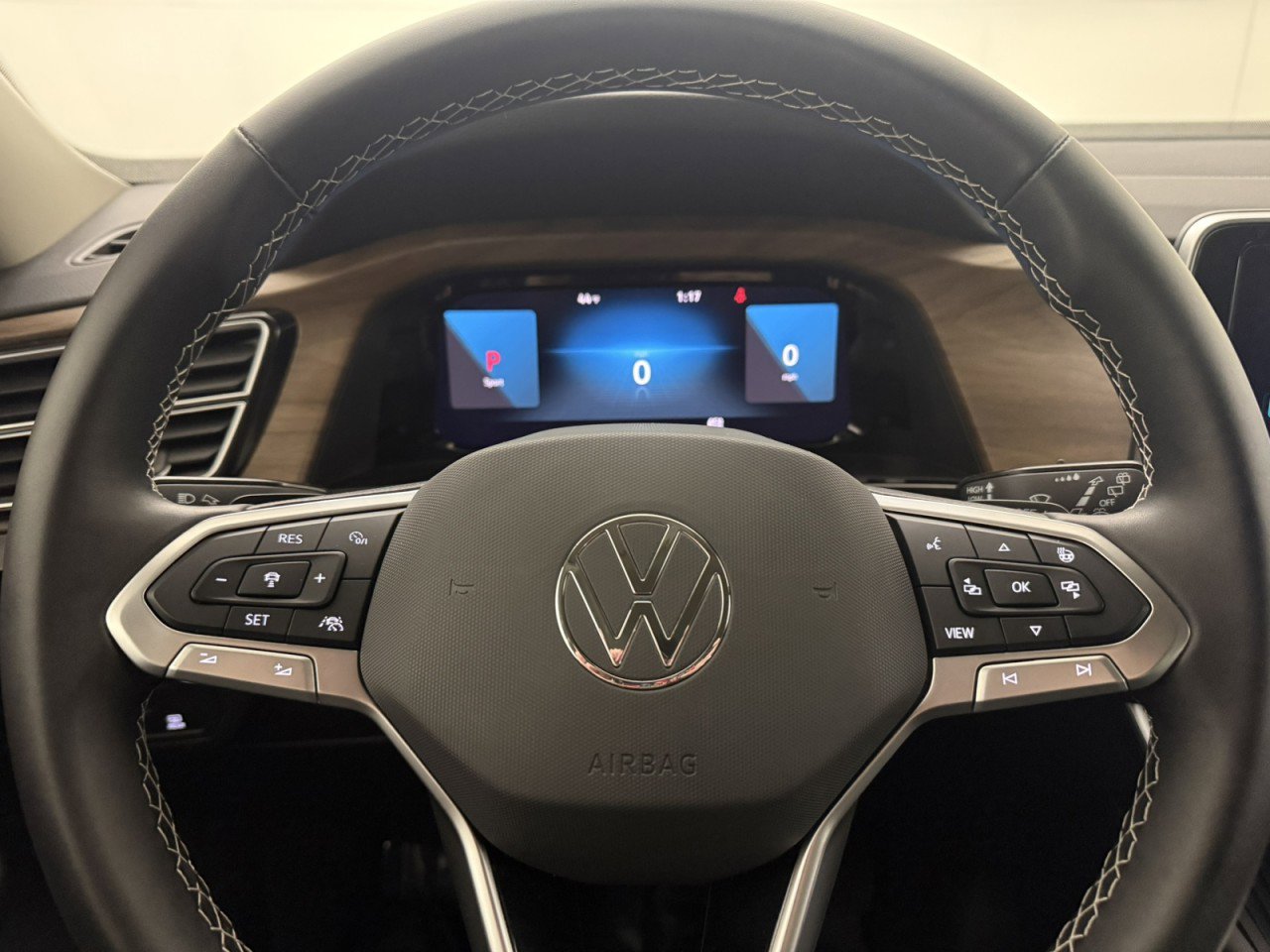 Used 2025 Volkswagen Atlas SE image 21