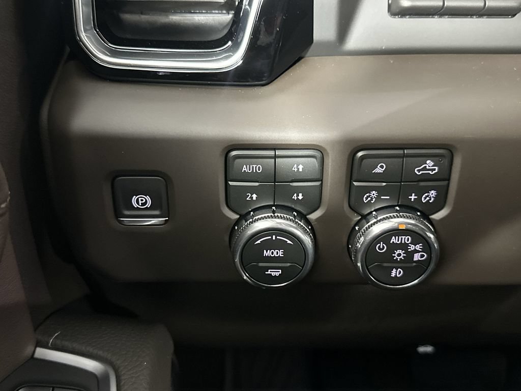 New 2026 GMC Sierra 3500 Denali w/ Technology Package AWD/4WD image 20