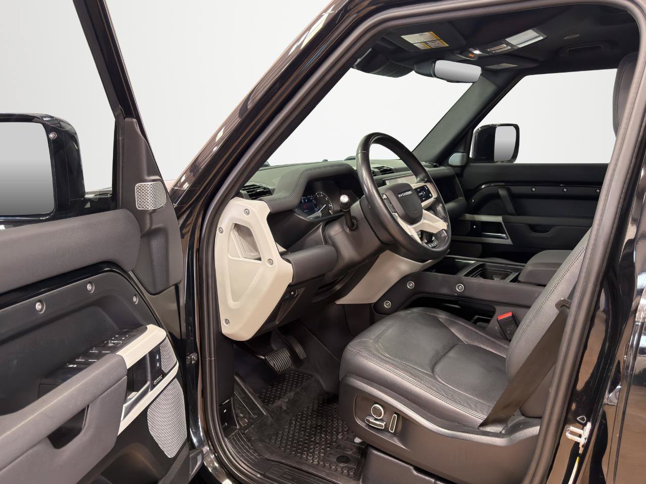 Used 2023 Land Rover Defender 130 SE AWD/4WD image 10