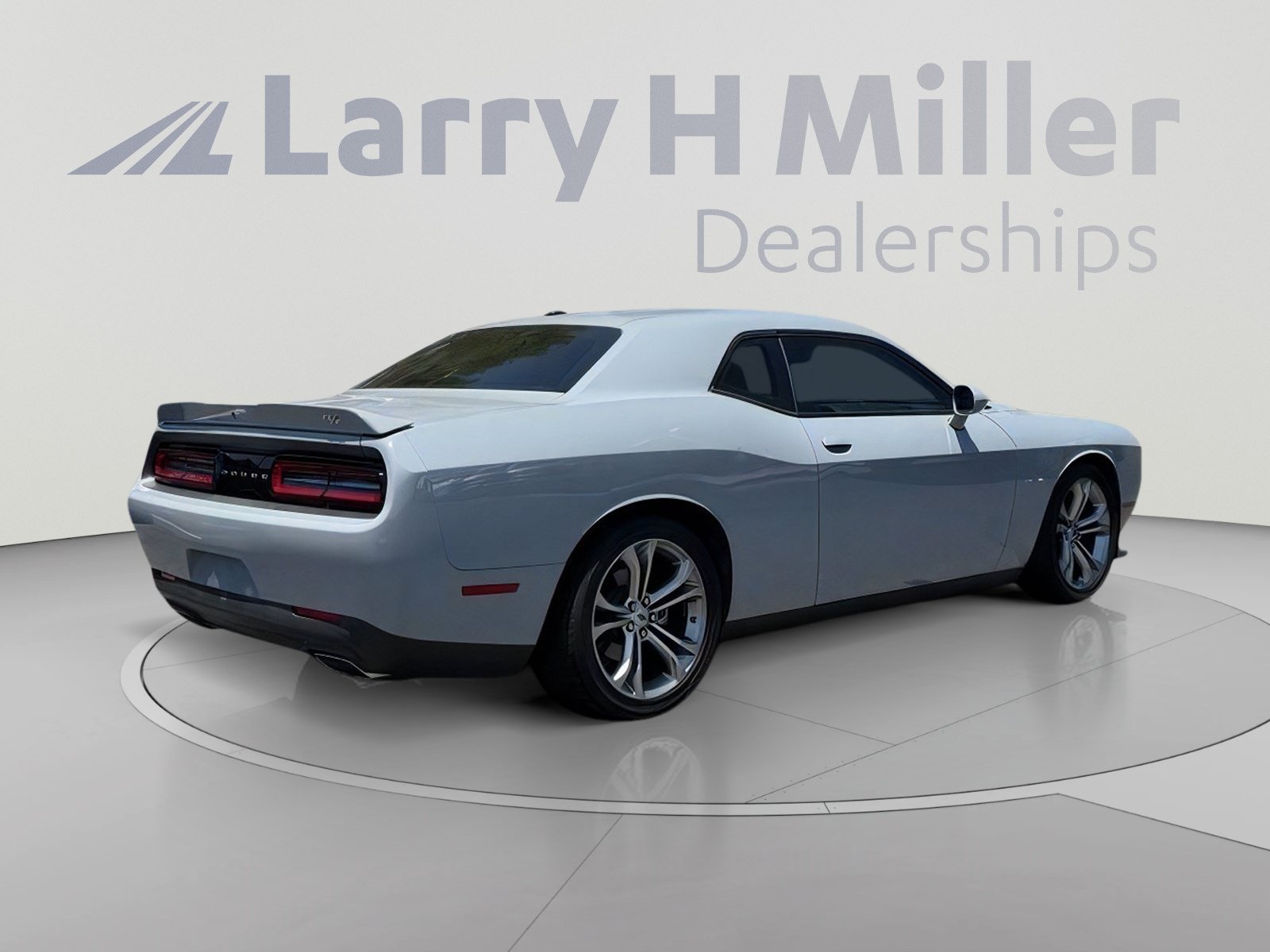 Used 2022 Dodge Challenger R/T RWD image 6