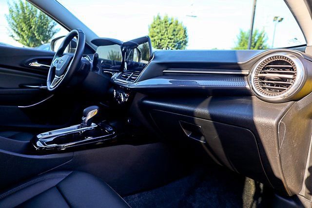 Used 2025 Chevrolet Trax ACTIV image 24