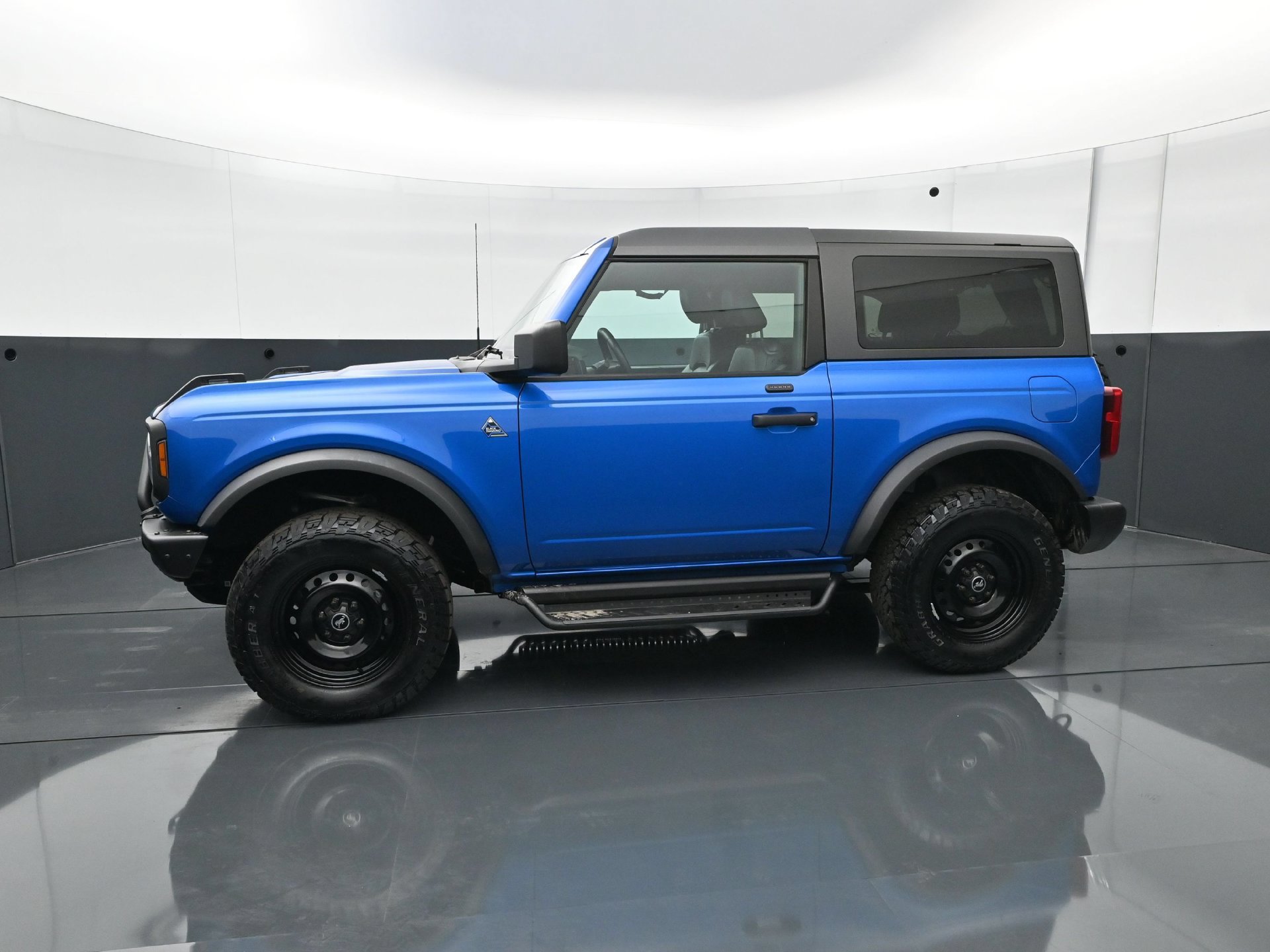 Used 2021 Ford Bronco Black Diamond AWD/4WD image 3