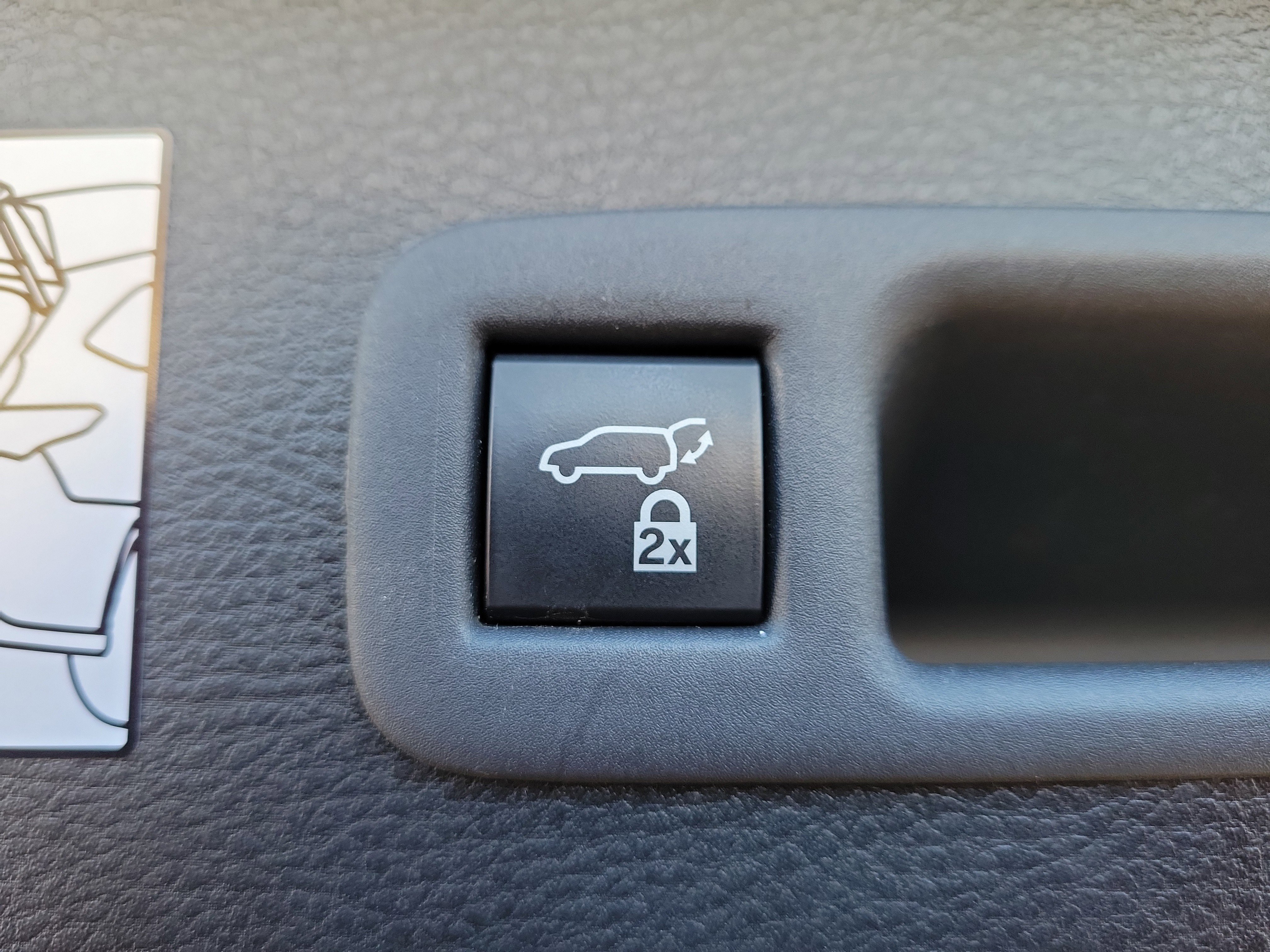 Used 2021 Toyota Sienna XLE image 9